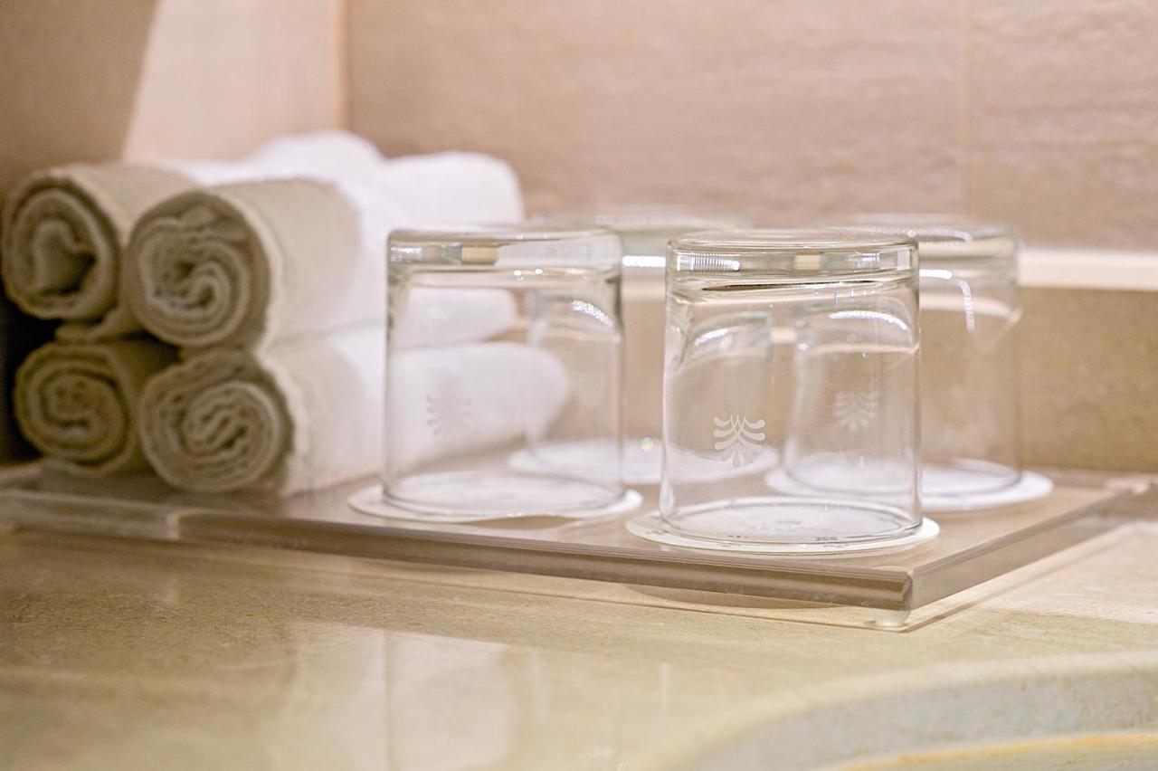 Hotel Royal Chihpin Wenquan Dış mekan fotoğraf A set of three glasses