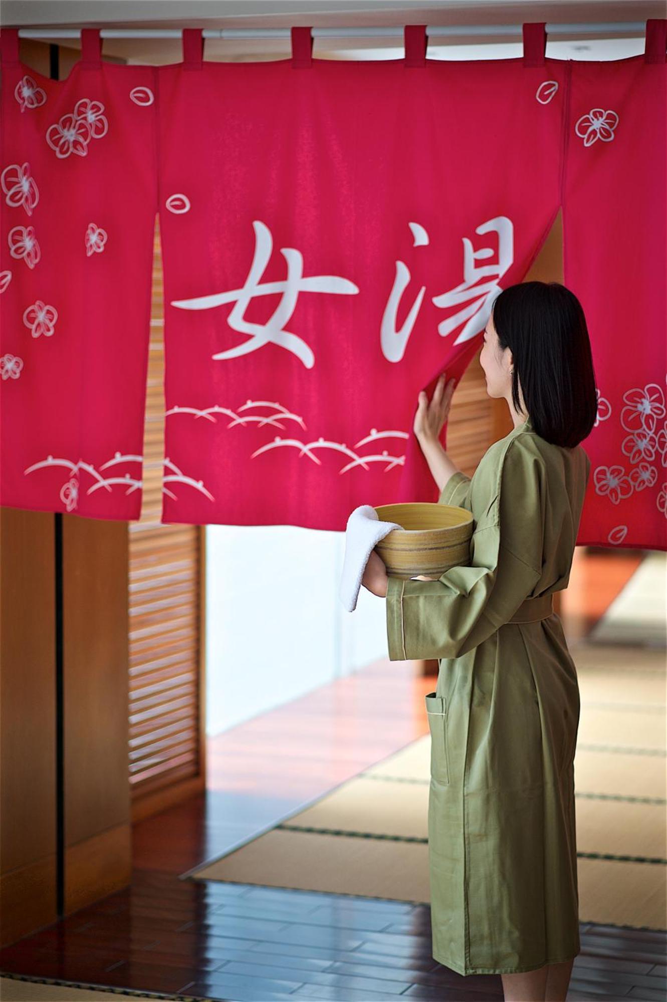 Hotel Royal Chihpin Wenquan Dış mekan fotoğraf A woman in a yukata