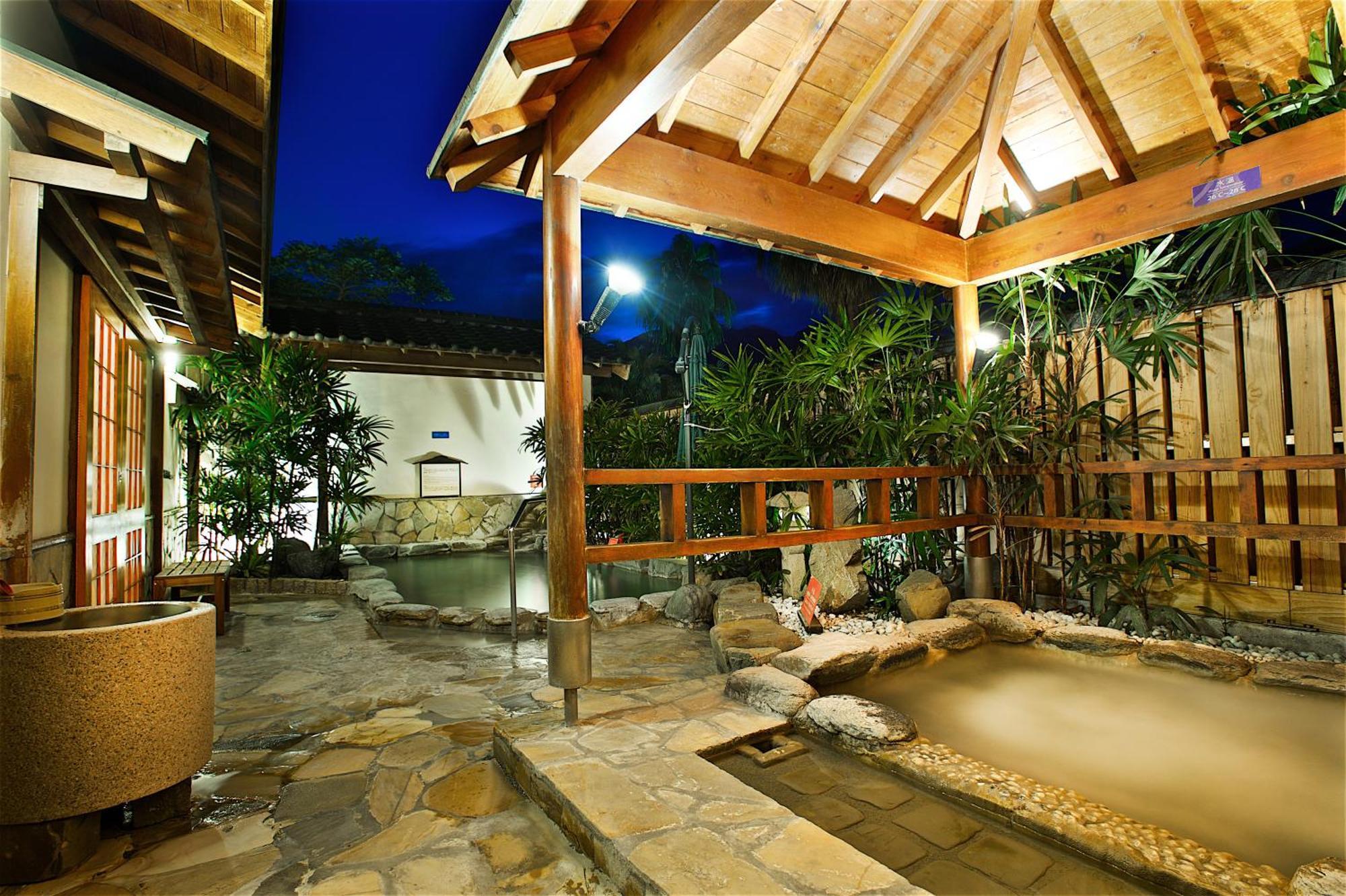 Hotel Royal Chihpin Wenquan Dış mekan fotoğraf A modern onsen in Japan