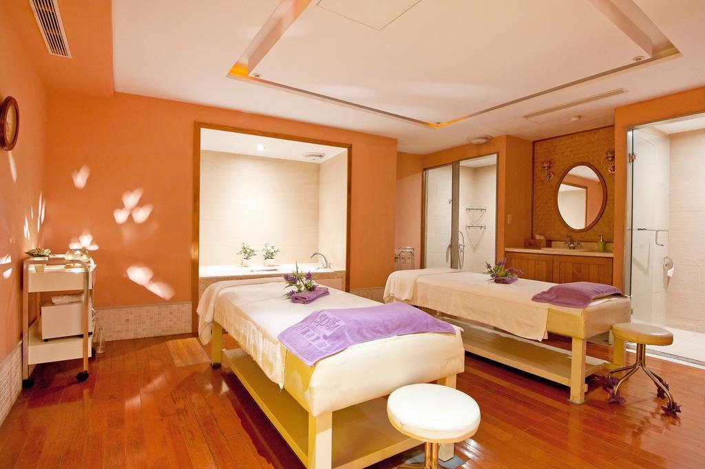 Hotel Royal Chihpin Wenquan Dış mekan fotoğraf A treatment room at the spa