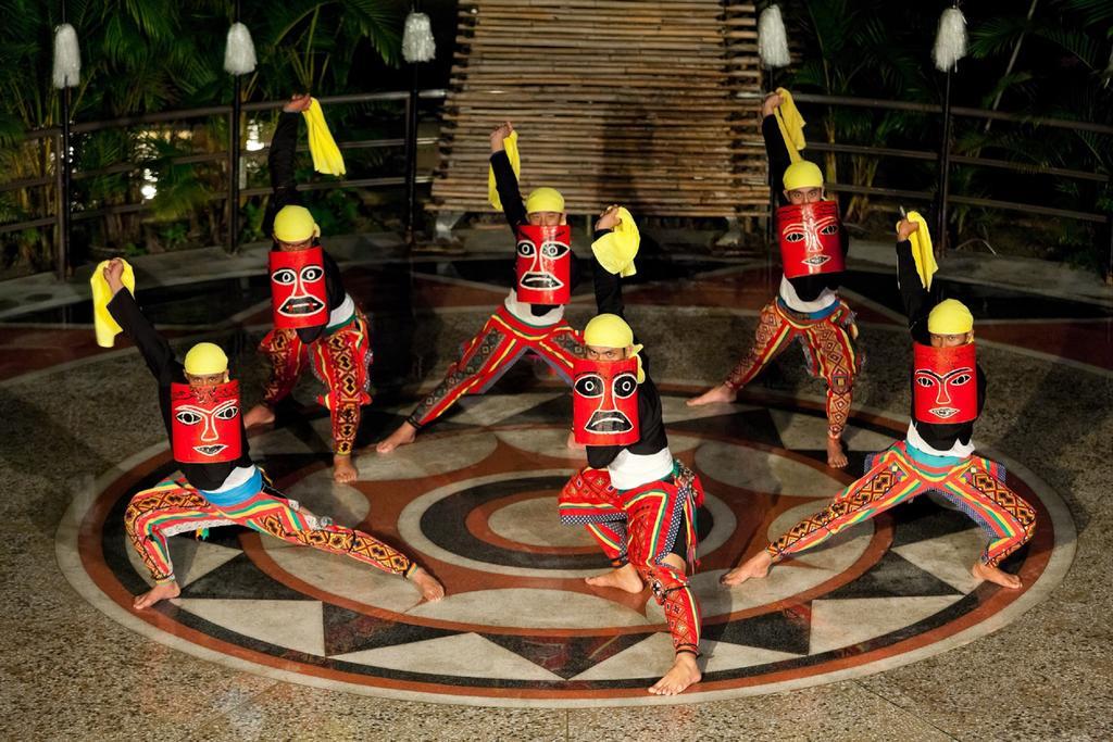 Hotel Royal Chihpin Wenquan Dış mekan fotoğraf The traditional dance of the Tausug people