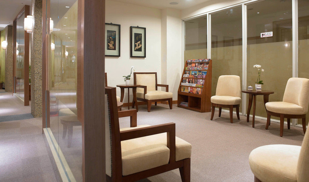 Hotel Royal Chihpin Wenquan Dış mekan fotoğraf A waiting room at a dental practice